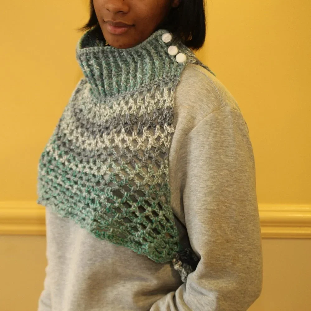 Crochet Katniss Cowl Scarf in Self-Striping Yarn, Blue White Green NEW
